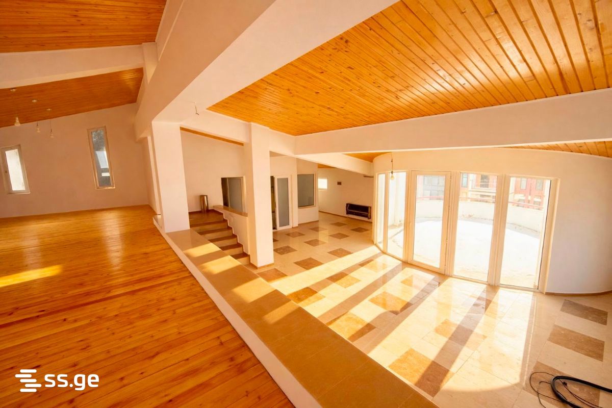 10 Room Private House For Sale view 3