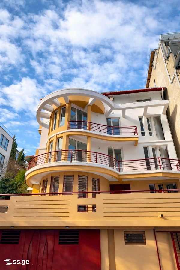 10 Room Private House For Sale view 1