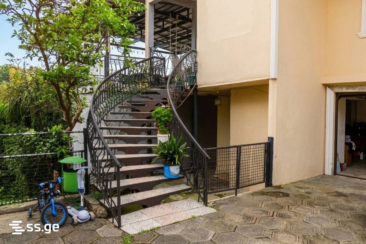 4 Room Private House For Rent. Tsikhisdziri view 3