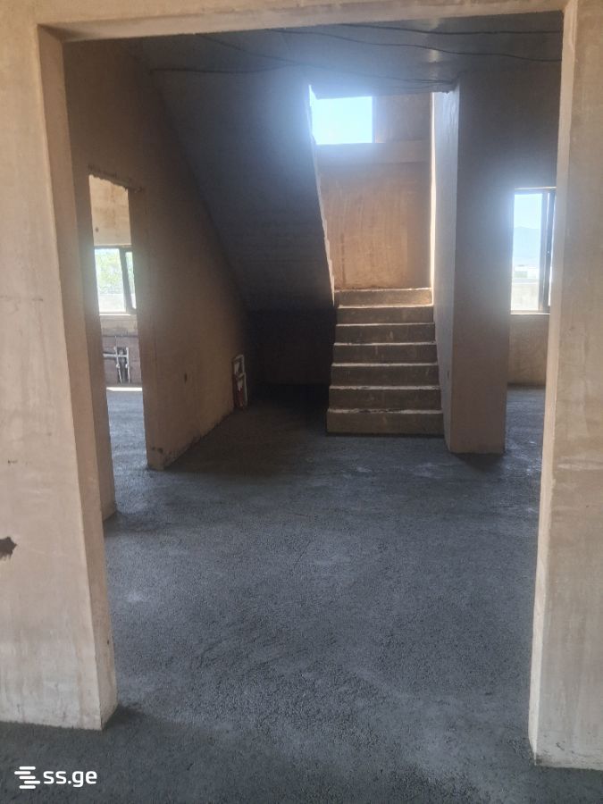 8 Room Private House For Sale view 22