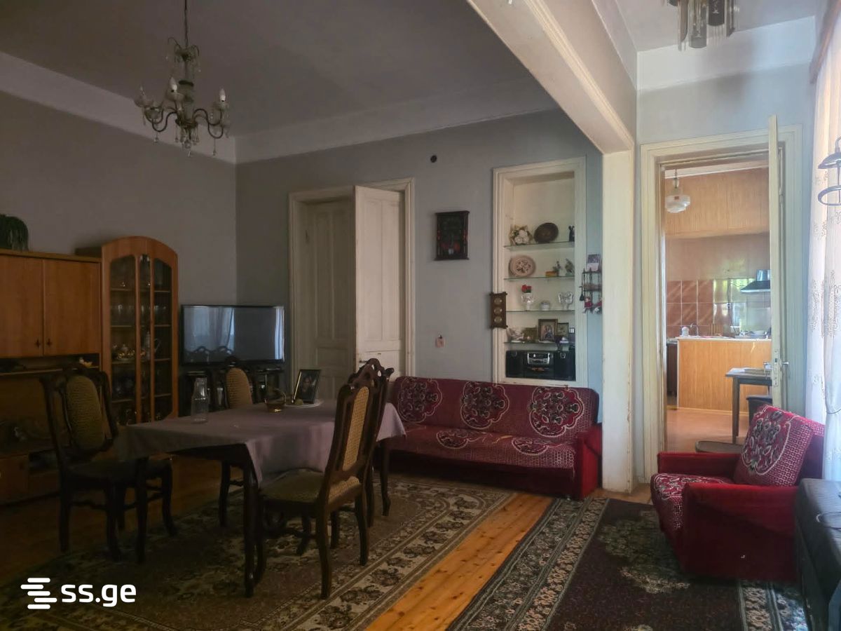 7 Room Private House For Sale view 3