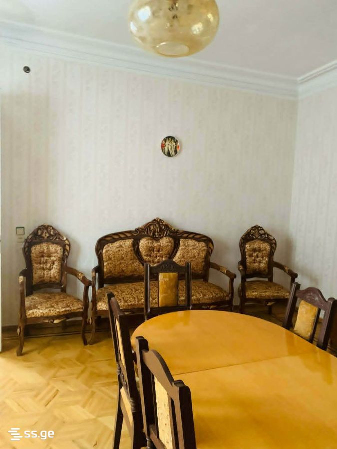 7 Room Private House For Sale view 2