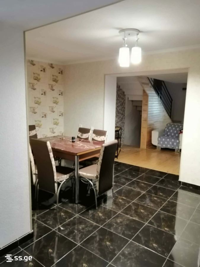 7 Room Private House For Sale view 3