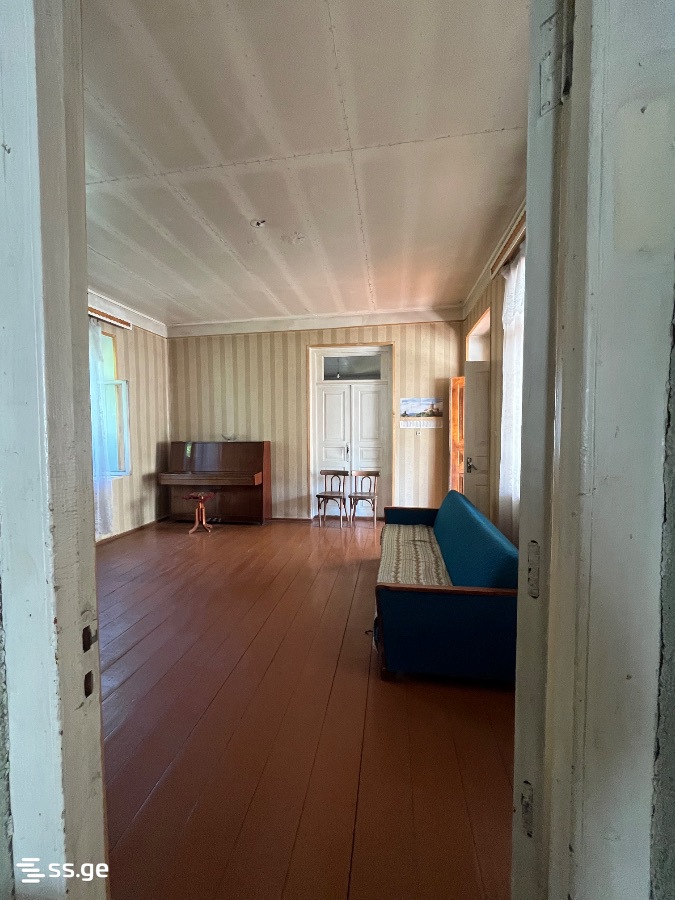 8 Room Private House For Sale view 7