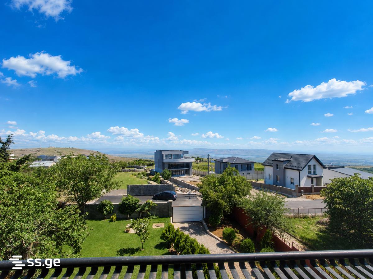7 Room Private House For Sale view 3