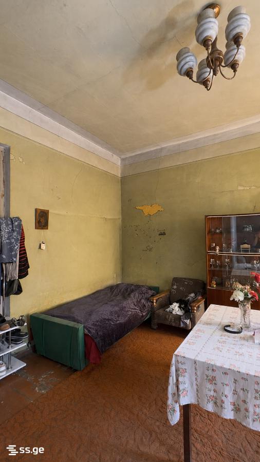 8 Room Private House For Sale view 3