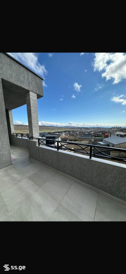 6 Room Private House For Sale view 3