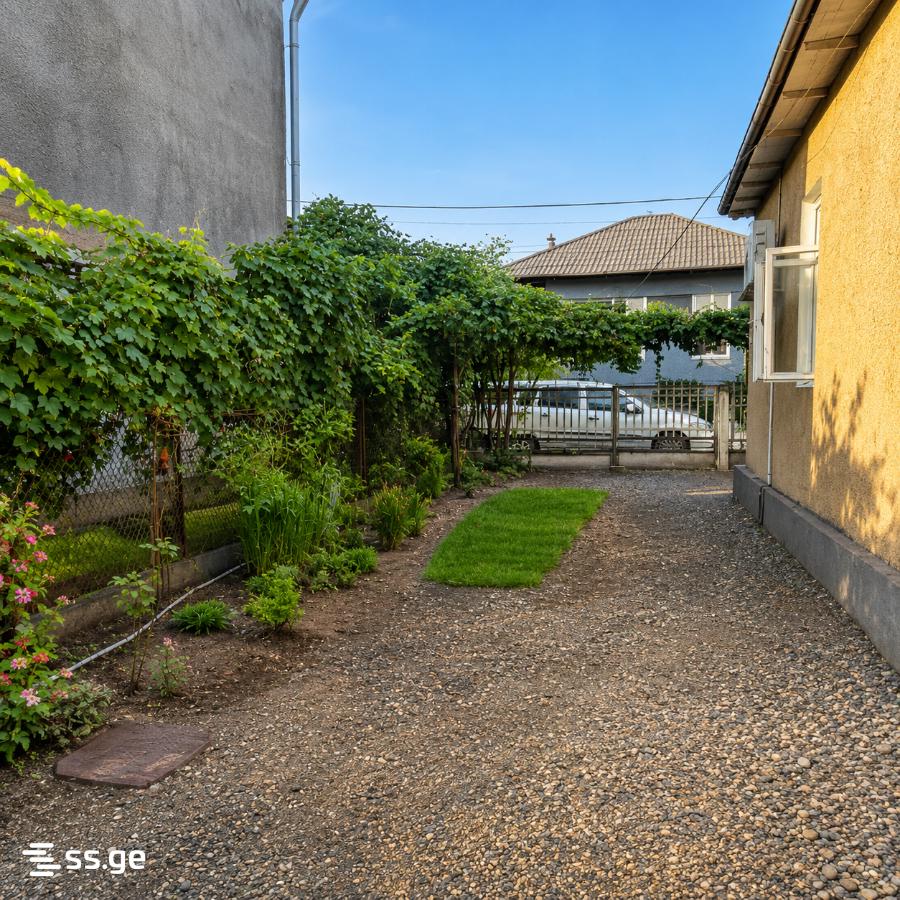 4 Room Private House For Sale view 3