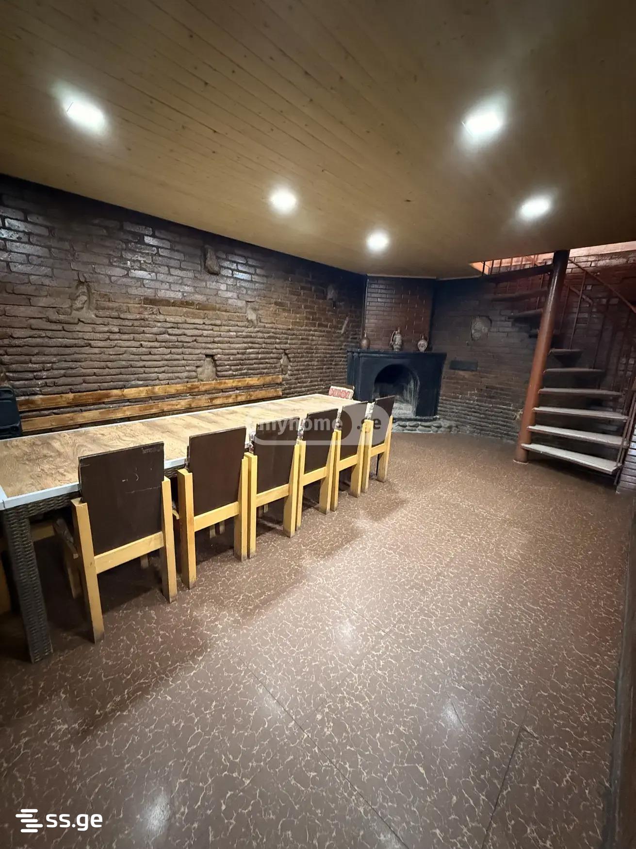 7 Room Private House For Sale view 3