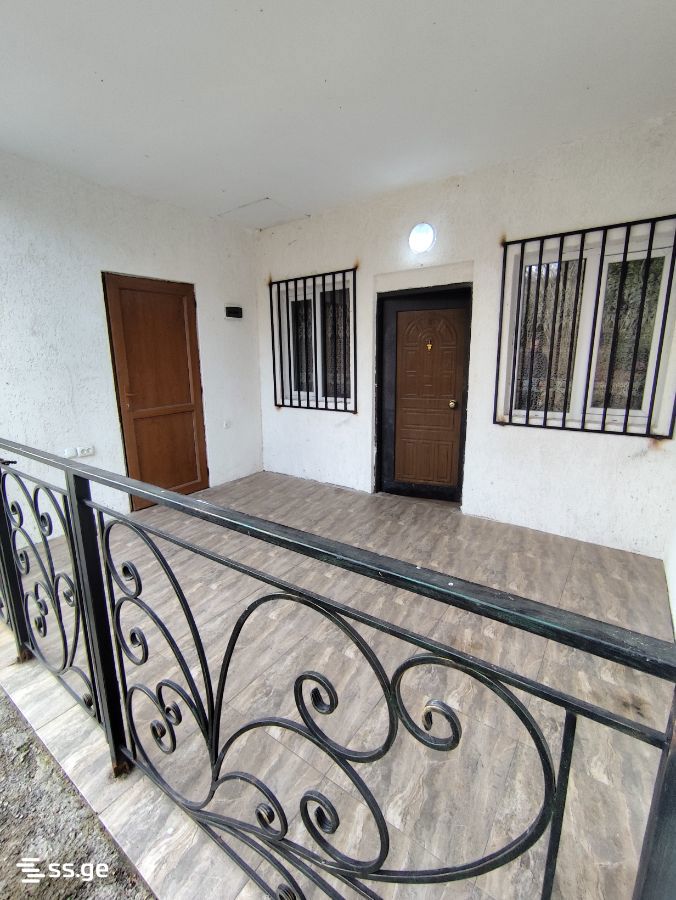 4 Room Private House For Sale view 2