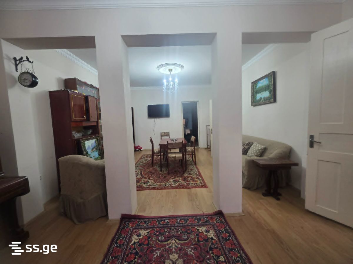 5 Room Private House For Sale view 2