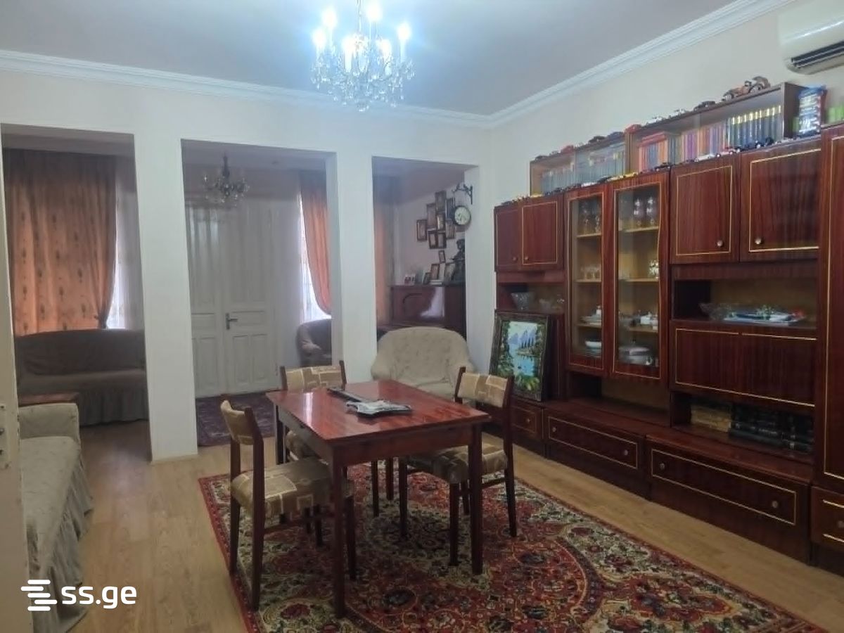 5 Room Private House For Sale view 3