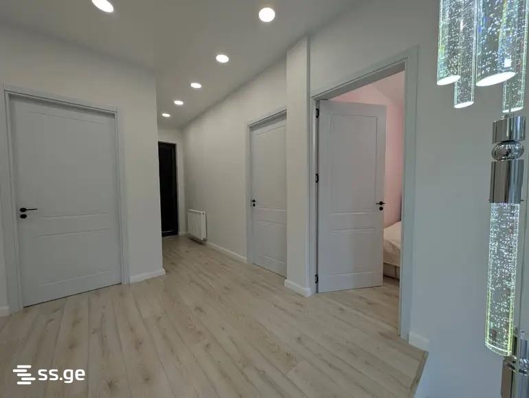 6 Room Private House For Sale view 3