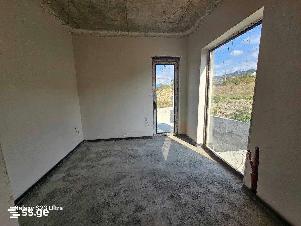 4 Room Private House For Sale view 2