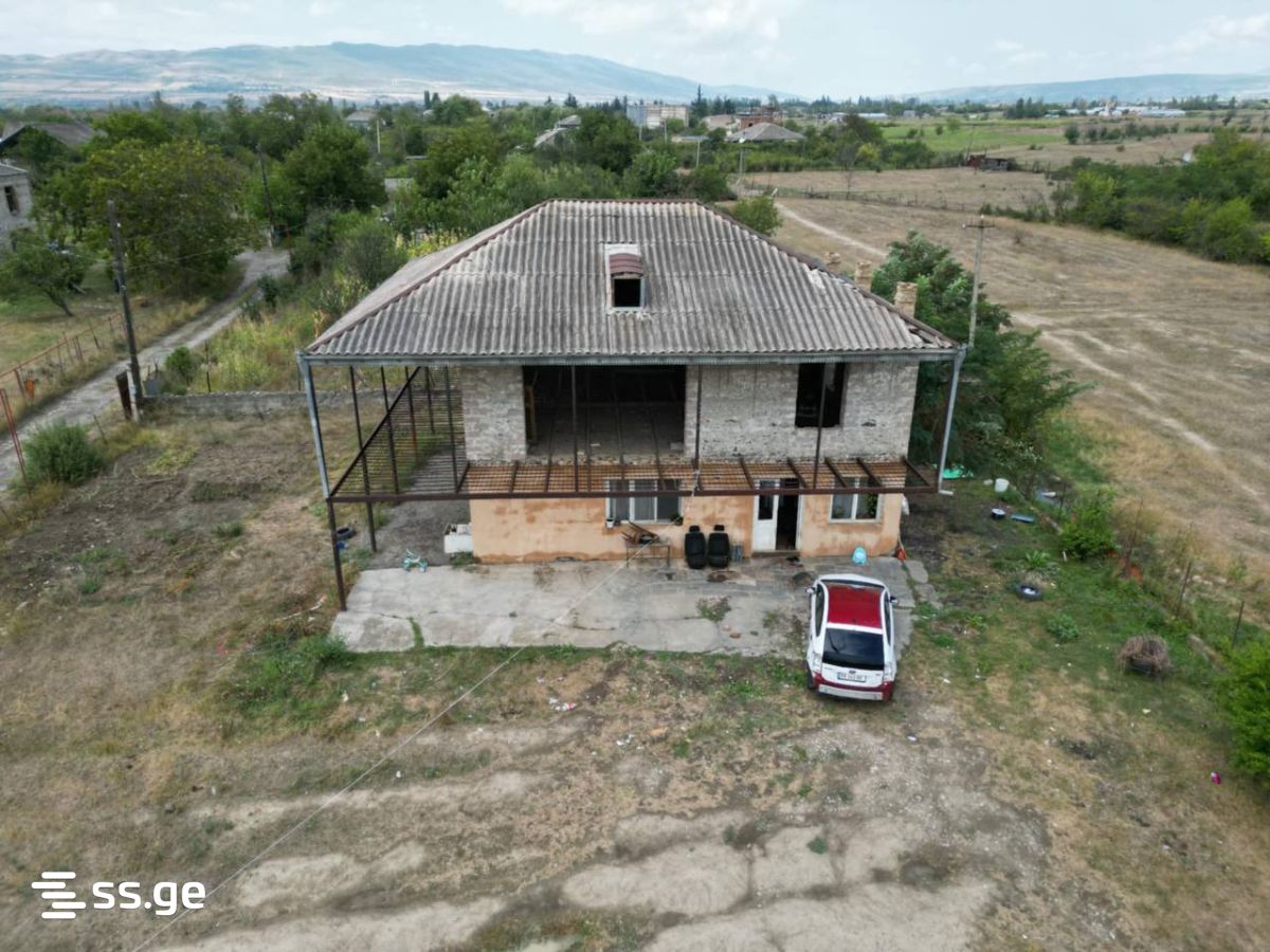 8 Room Private House For Sale view 2