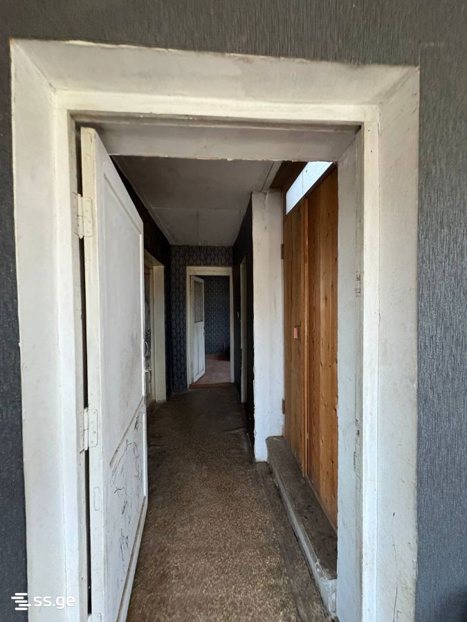 8 Room Private House For Sale view 10