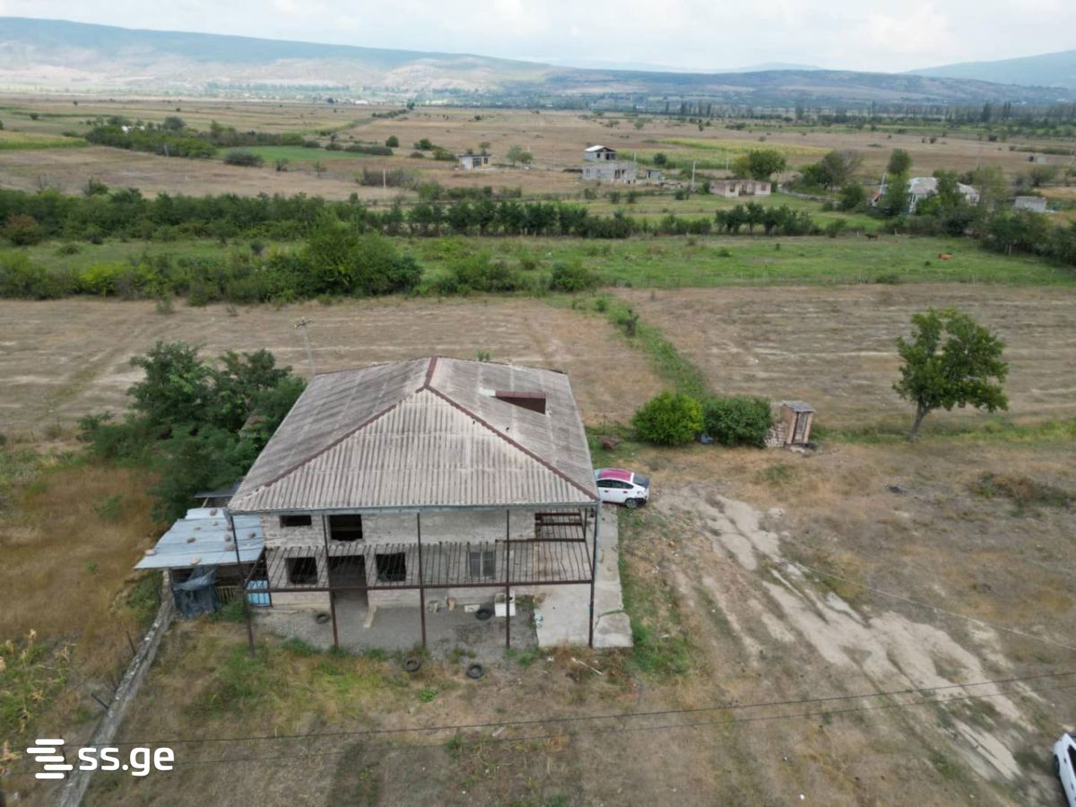 8 Room Private House For Sale view 1