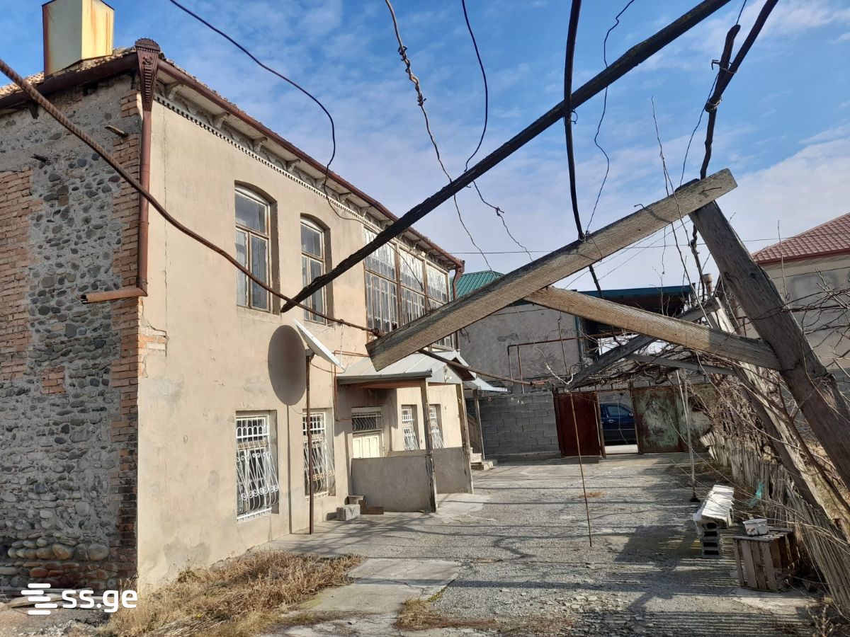 7 Room Private House For Sale view 3
