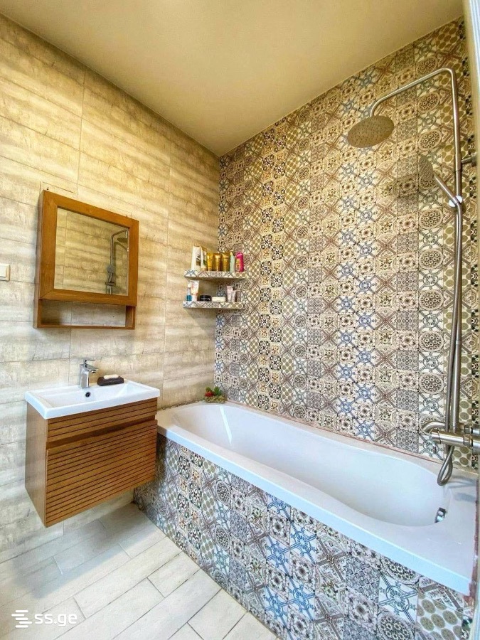 8 Room Private House For Rent. Makhindjauri view 3