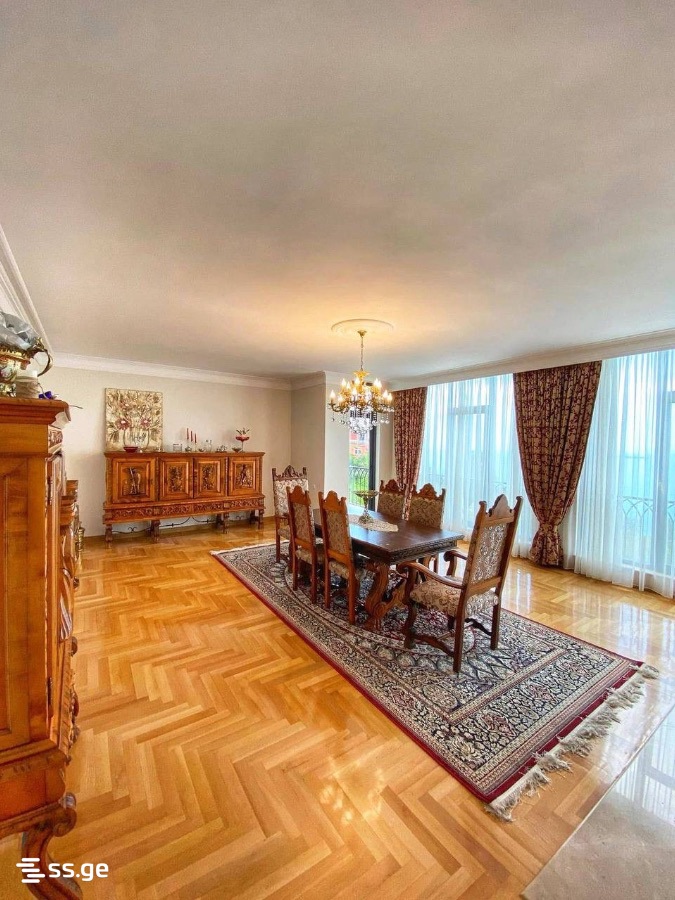 8 Room Private House For Rent. Makhindjauri view 1
