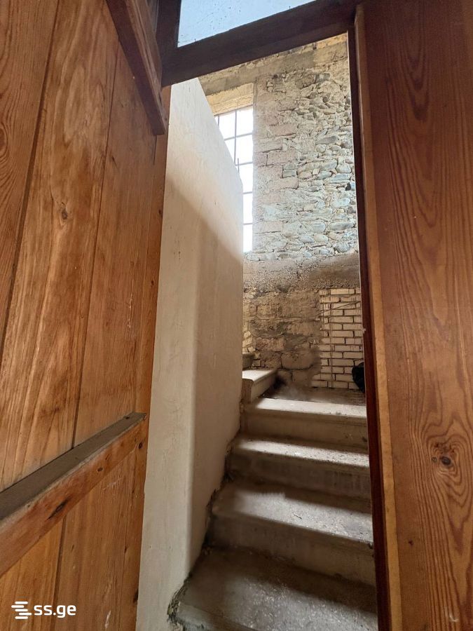 8 Room Private House For Sale view 6