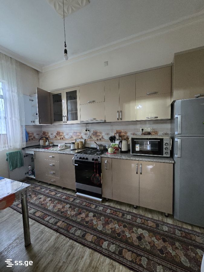 8 Room Private House For Sale view 6