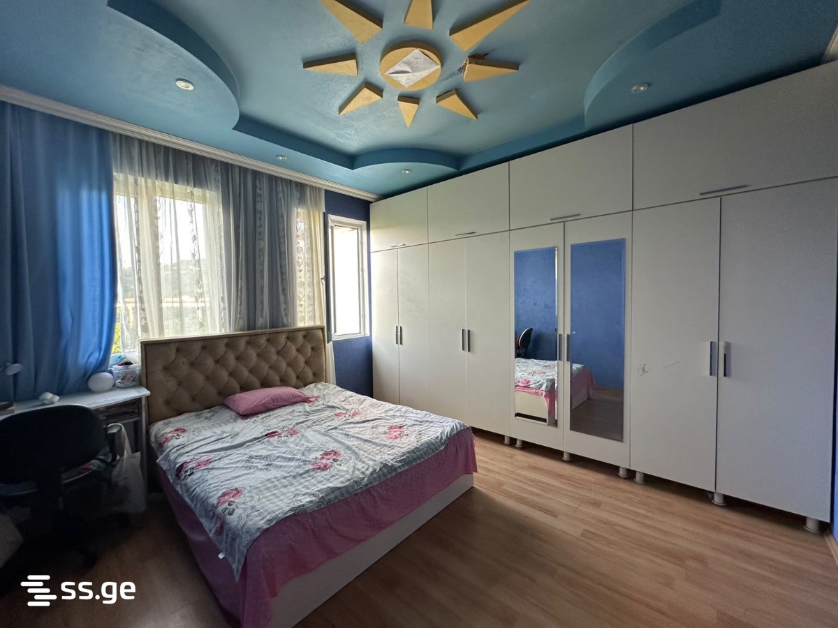 5 Room Private House For Sale view 2