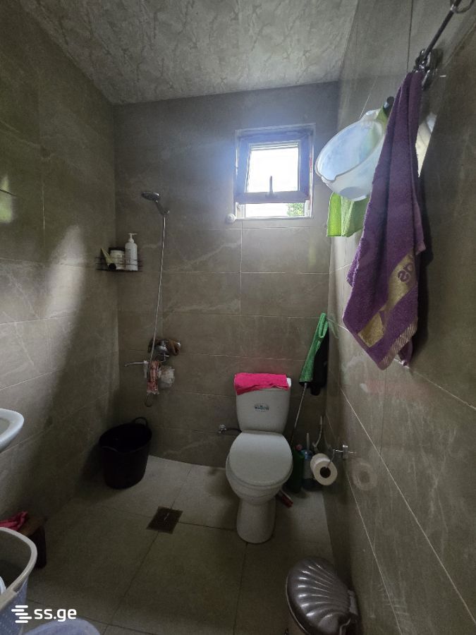 8 Room Private House For Sale view 4