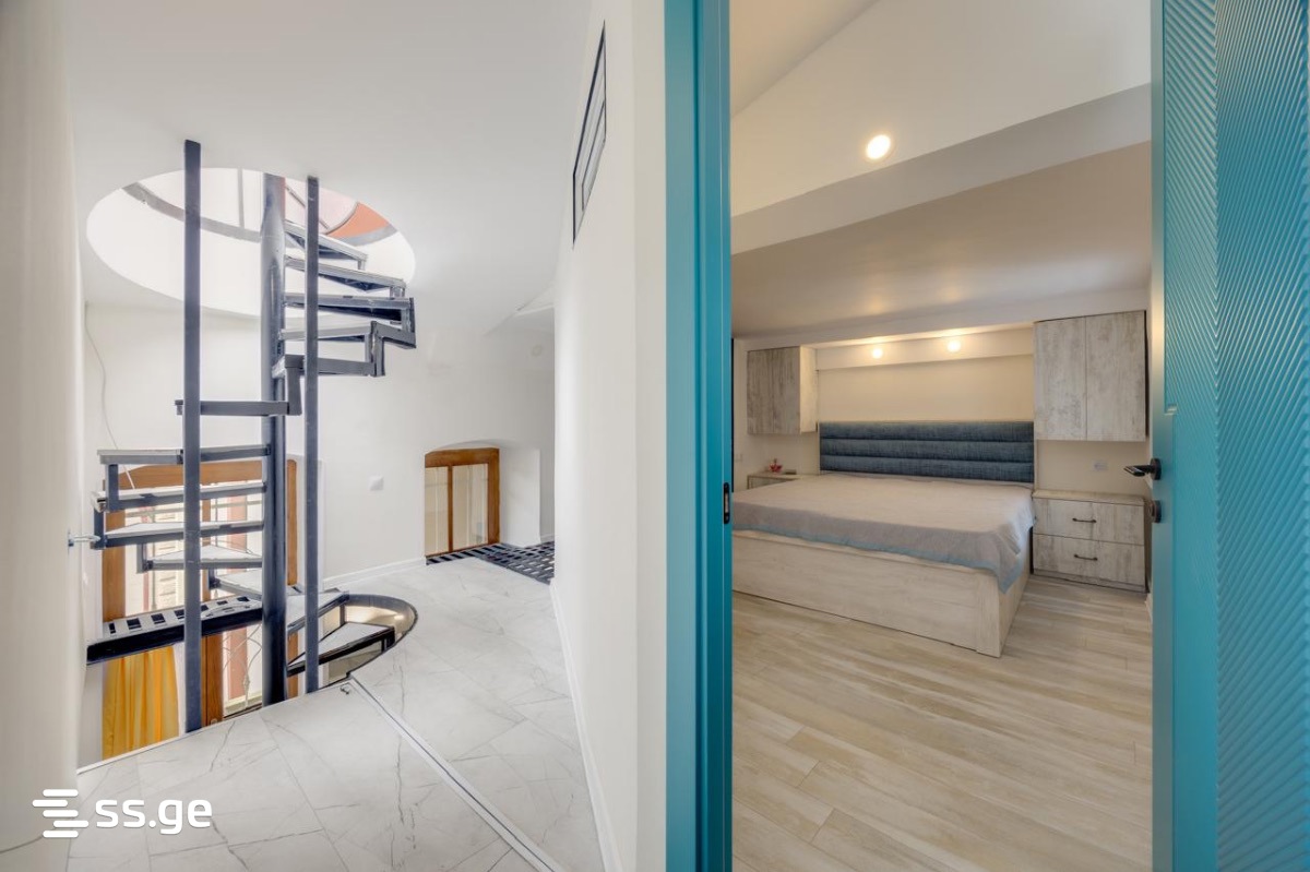 2 Room Flat Daily Rent. Sololaki view 3