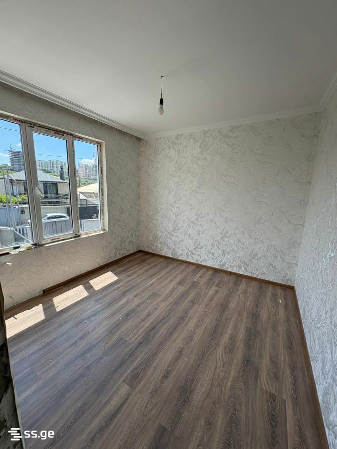 8 Room Private House For Sale view 13