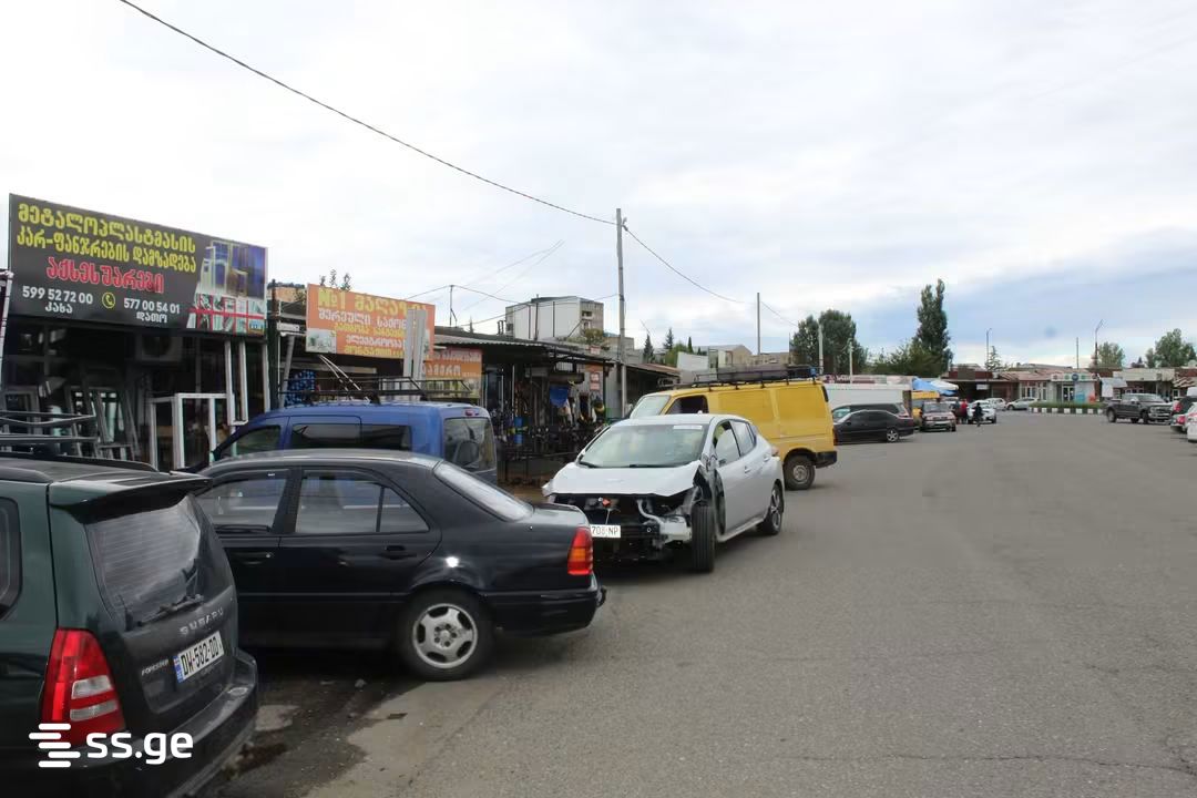 Commercial Space For Sale. Zestaphoni view 3