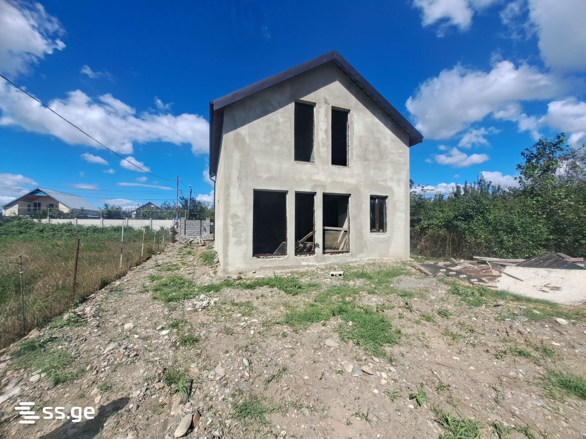 7 Room Private House For Sale view 2