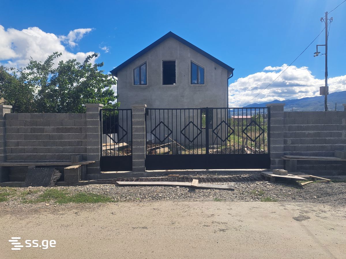 7 Room Private House For Sale view 1