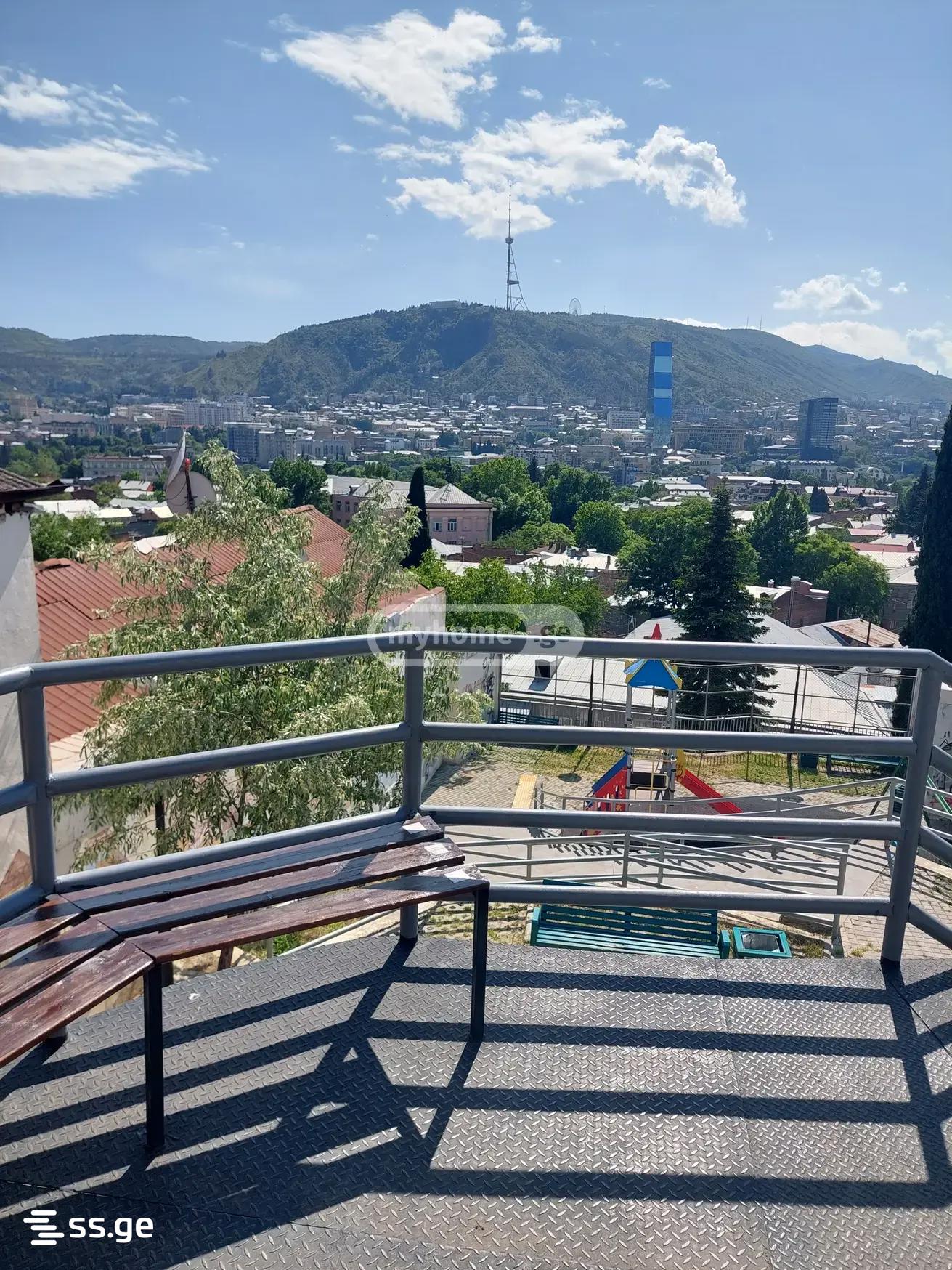 7 Room Private House For Sale view 3