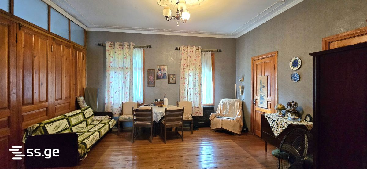8 Room Private House For Sale view 4