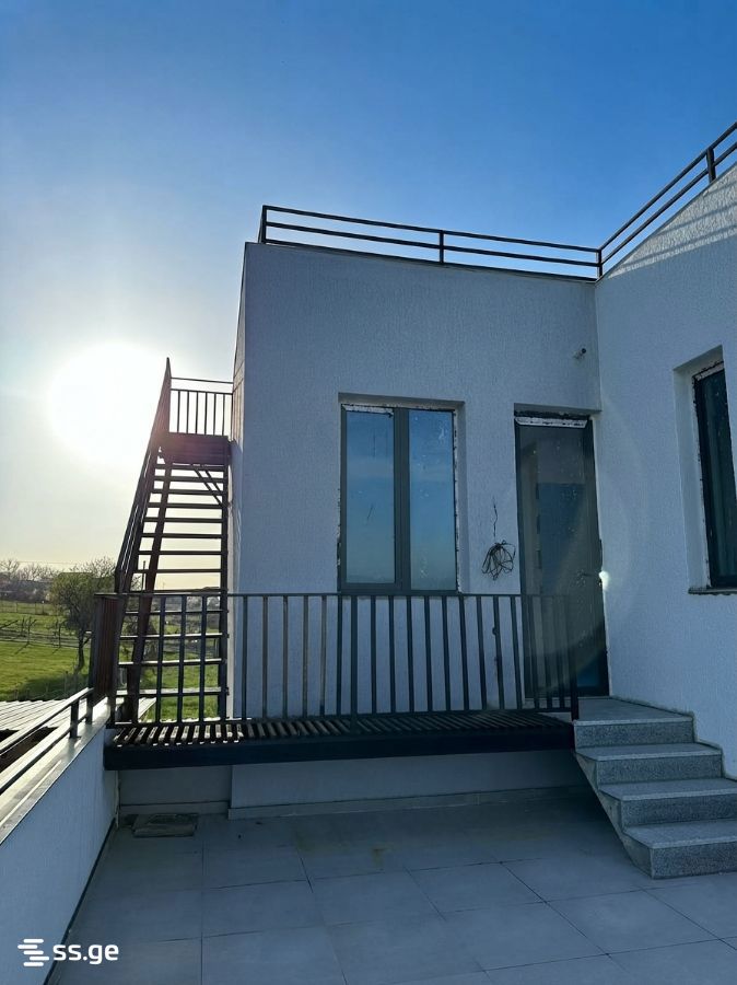 9 Room Private House For Sale view 3