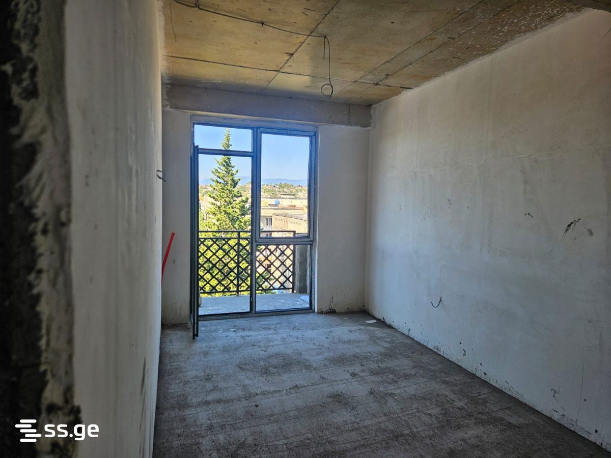 4 Room Flat For Sale view 2