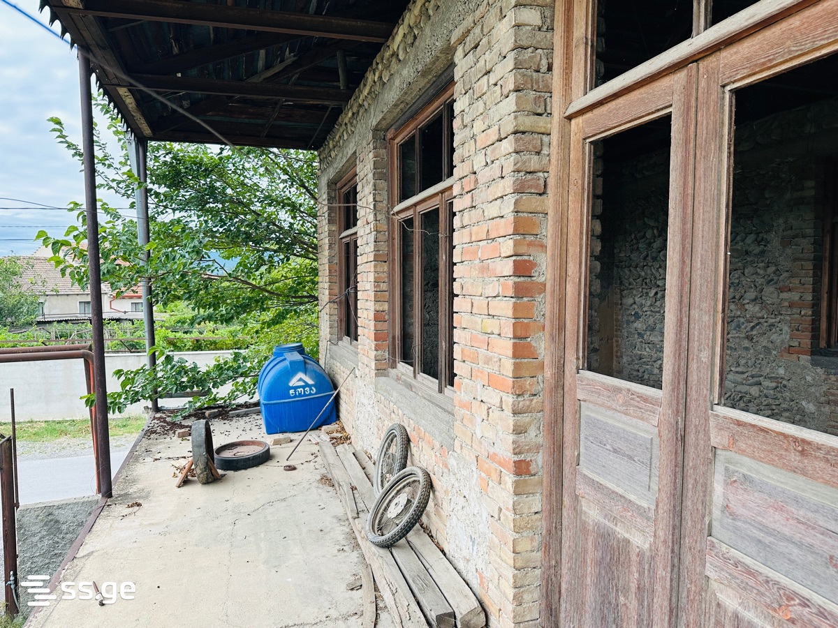 6 Room Private House For Sale view 1