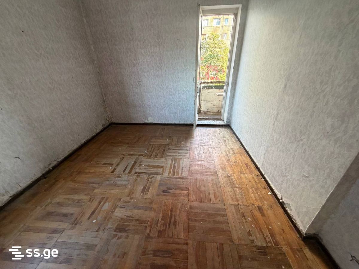 3 Room Flat For Sale view 4