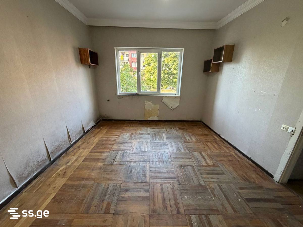 3 Room Flat For Sale view 1