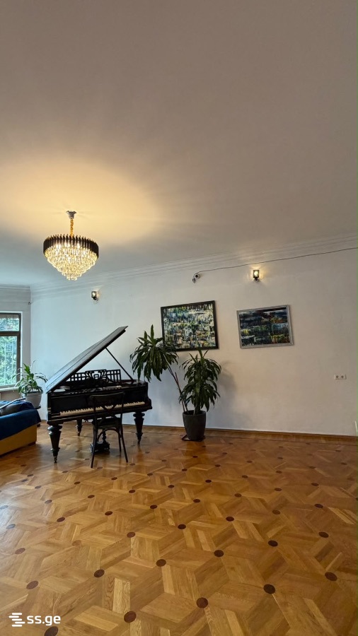 7 Room Private House For Sale view 2