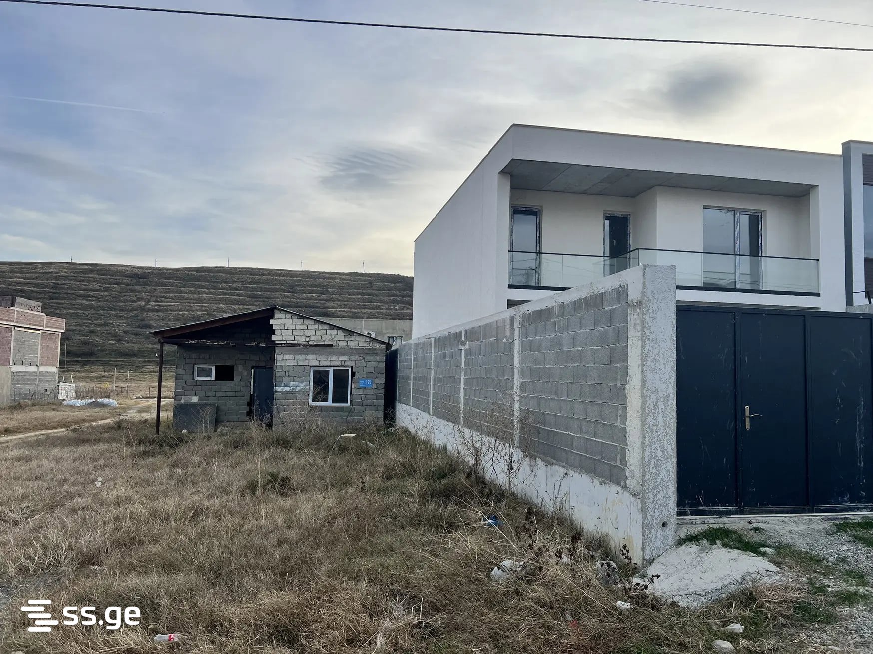6 Room Private House For Sale view 3