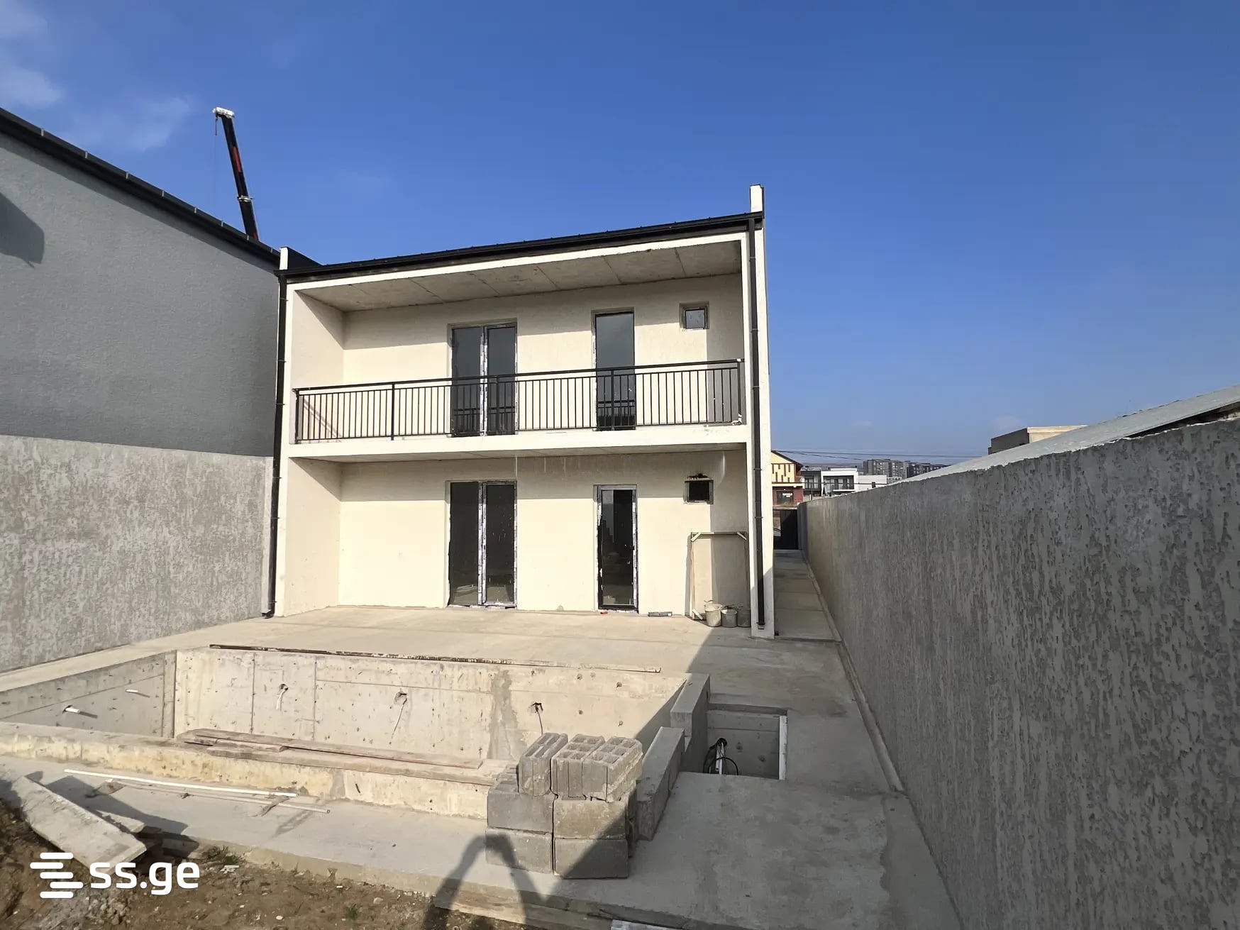 6 Room Private House For Sale view 2
