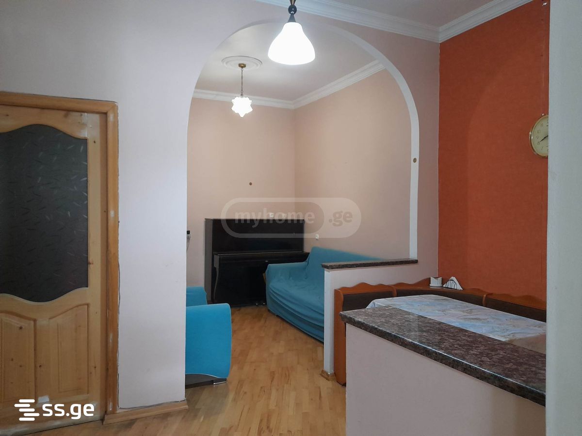 7 Room Private House For Sale view 2