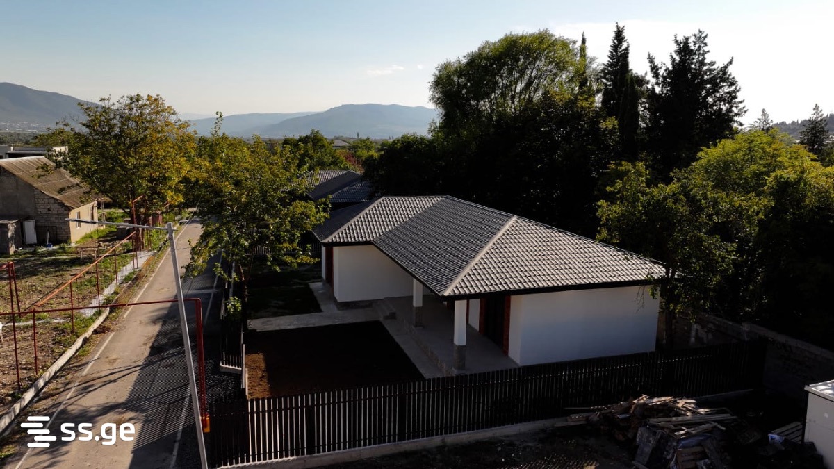4 Room Private House For Sale view 2
