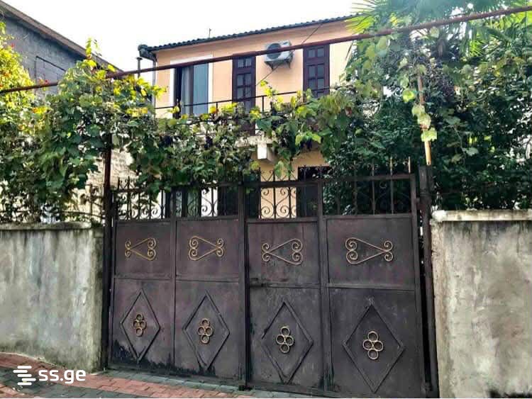 6 Room Private House For Sale view 2