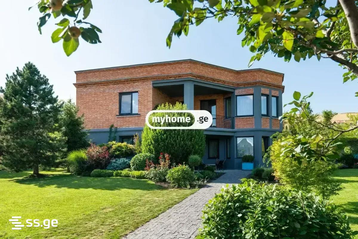 7 Room Private House For Sale view 2