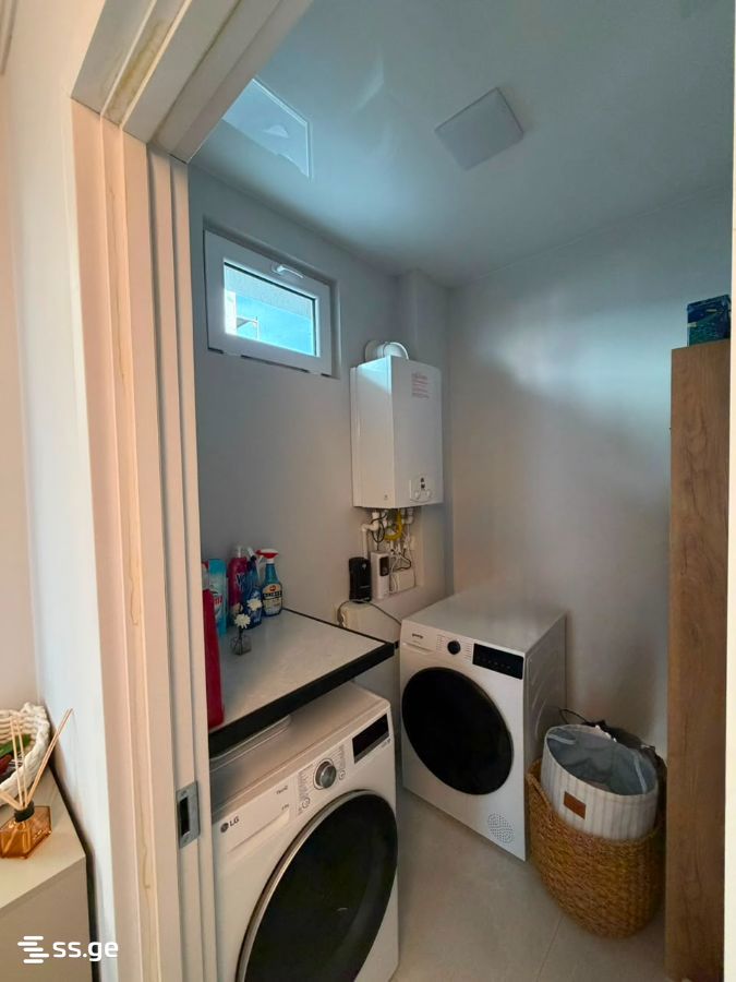6 Room Private House For Sale view 3