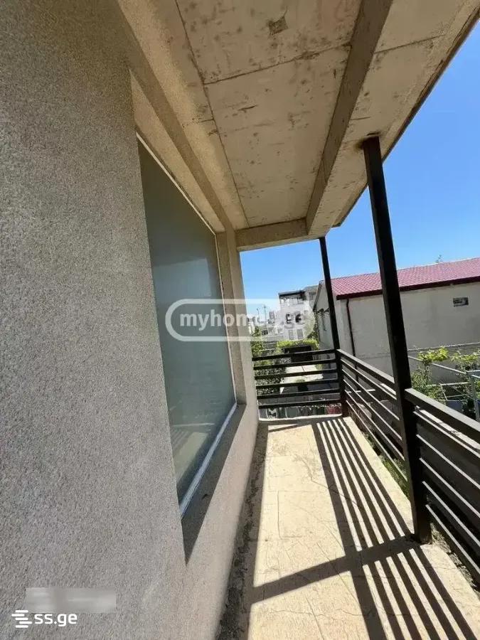 9 Room Private House For Sale view 3