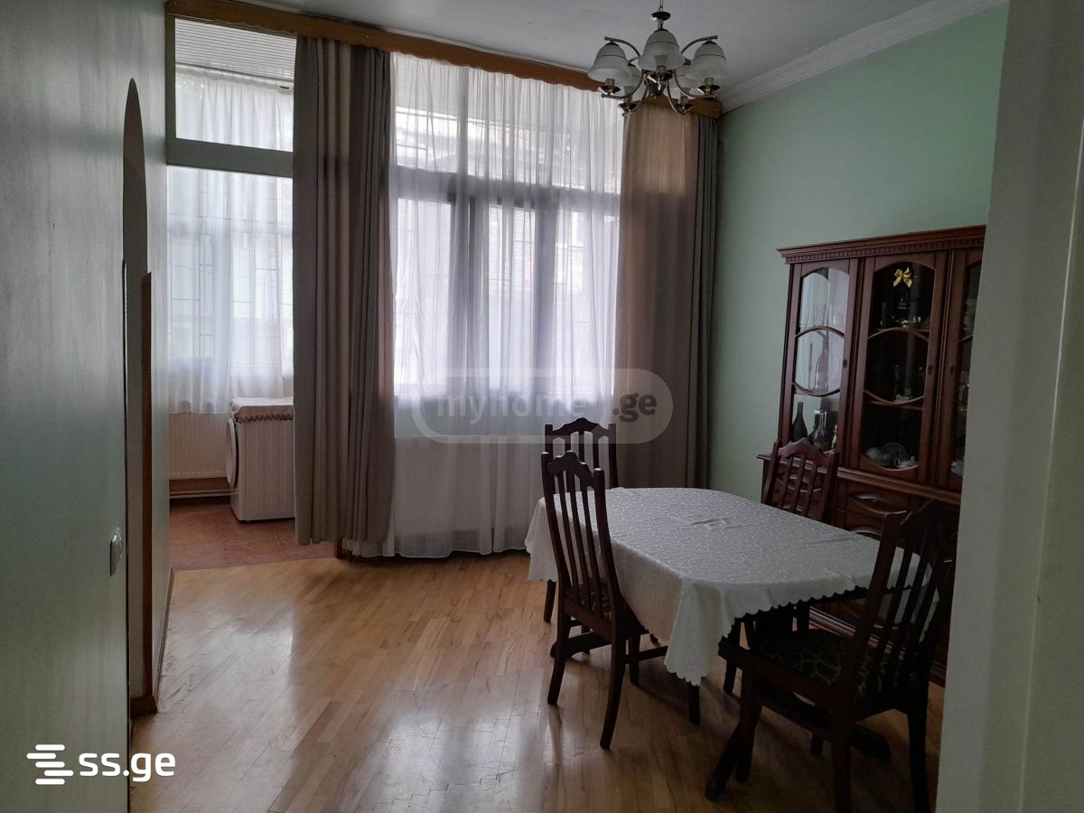 7 Room Private House For Sale view 1